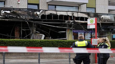 Polizei an einem Tatort in Köln: Hinter der Explosion vor einem Café könnte ein Konflikt der Mocro-Mafia stehen. 