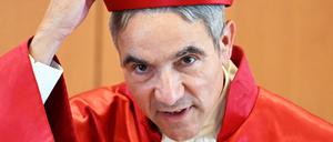 Karlsruhe: Stephan Harbarth, Vorsitzender des Ersten Senats beim Bundesverfassungsgericht und Präsident des Gerichts, vor einer Urteilsverkündung. (Achivbild vom 01.10.2024)