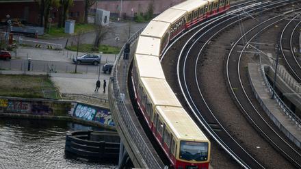 Eine S-Bahn in Berlin. (Archivbild)