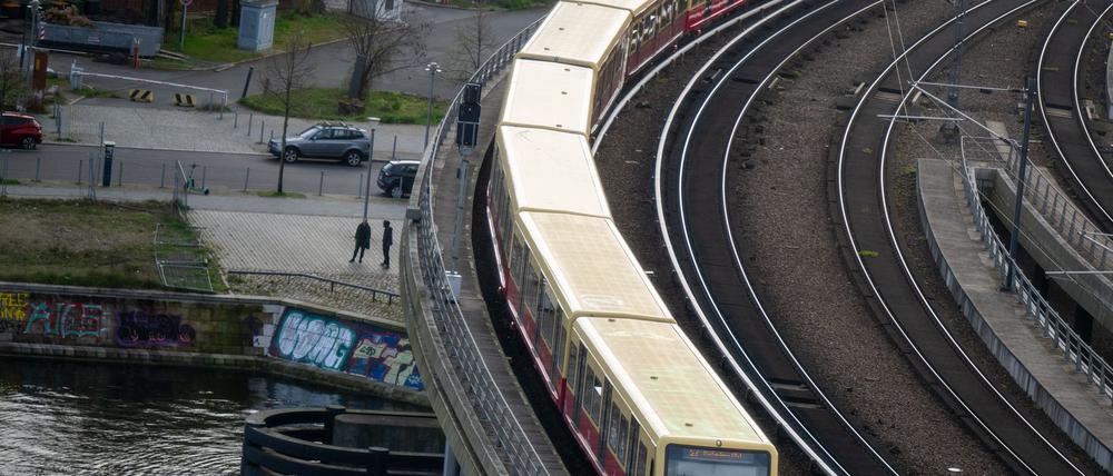 Eine S-Bahn in Berlin. (Archivbild)