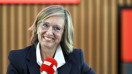 Ulrike Demmer kam im Juni 2023 erst nach einigen Irrungen und Wirrungen im RBB-Rundfunkrat und im Kandidatenkreis ins Amt der Intendantin beim Rundfunk Berlin-Brandenburg. 