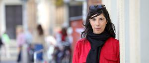 Identität als Gefüge von Bausteinen: Sharon Kotkovsky untersucht in ihrer Performance, wie sie sich im Laufe des Lebens neu formieren. 