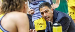 Trainer Cristo Cabrera musste mit Alba die erste Niederlage hinnehmen.