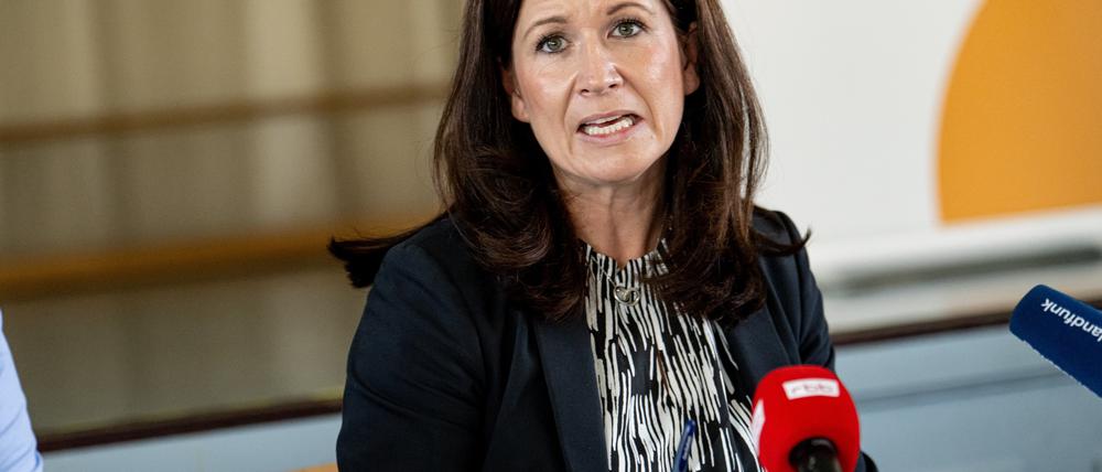 Katharina Günther-Wünsch (CDU), Berliner Senatorin für Bildung, Jugend und Familie, muss mit ihrem Ressort Geld einsparen. (Symbolbild)