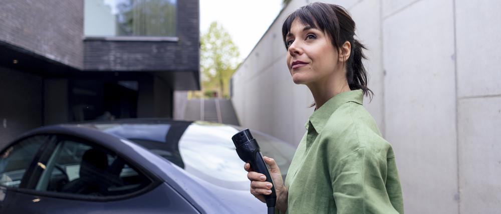 Ausgerechnet eine Koalition, die sich verkehrsaffin Ampel nennt, fährt die Elektromobilität vor die Wand. Selbst als überzeugter Fahrer eines E-Autos kann man die verstehen, die sich von der Technologie abwenden.