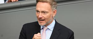 Christian Lindner (FDP), Bundesminister der Finanzen, spricht bei der Plenarsitzung im Deutschen Bundestag.