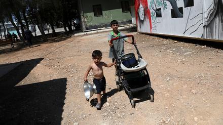 Kinder in einem Flüchtlingscamp in Schisto bei Athen