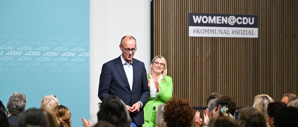 CDU-Parteichef Friedrich Merz mit der stellvertretenden Generalsekretärin Christina Stumpp.