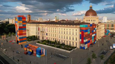 Balzar von Ferrari möchte einfach ein paar bunte Container auf dem Schloßplatz vor dem Humboldt Forum stapeln.