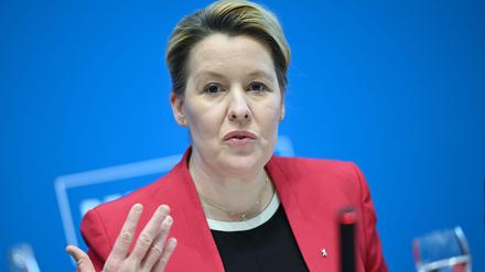 Wirschaftssenatorin Franziska Giffey (SPD) will Frauen bei der Unternehmensgründung besser unterstützen. (Archivfoto)
