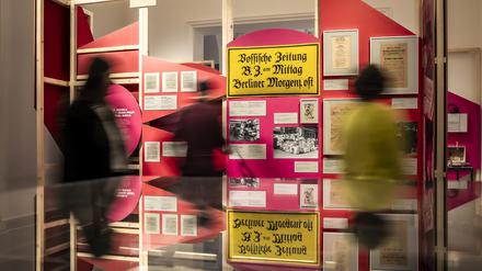 Welche Schlagzeile würden Sie gerne lesen? In der Schau „Nachrichten – News“ kann man sie selbst verfassen.