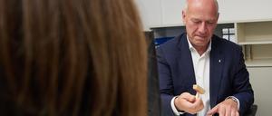 Berlins Regierender Bürgermeister Kai Wegner (CDU) konnte sein Versprechen für die Bürgeramtstermine bislang nicht einhalten.