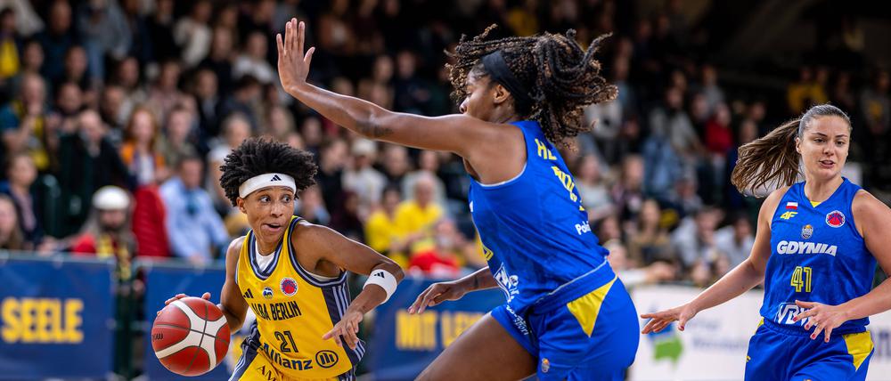 Eine Nummer zu groß. Deeshyra Thomas (links) verlor mit Alba gegen Gdynia (Ruthy Hebard).