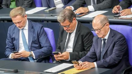 Die Etatprobleme nehmen kein Ende: Christian Lindner, Robert Habeck und Olaf Scholz im Bundestag.