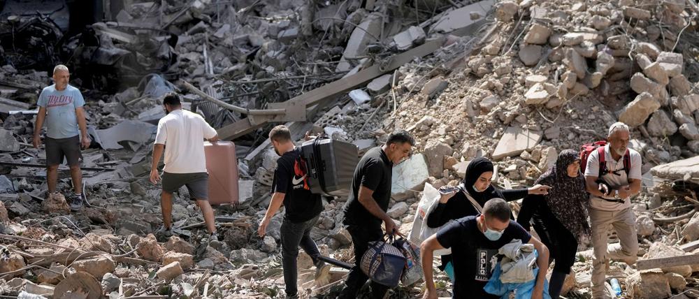 Allein in den vergangenen 24 Stunden sollen laut der libanesischen Regierung 60 Menschen bei israelischen Luftangriffen gestorben sein.