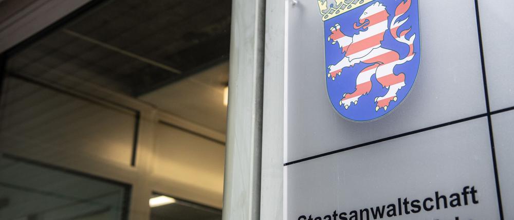 Ein ehemaliger Jugend-Fußballtrainer soll nach Angaben von Polizei und Staatsanwaltschaft sexuelle Übergriffe an minderjährigen Jungen begangen und ihnen Betäubungsmittel verabreicht haben. (Archivbild)