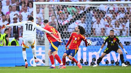 Klares Handspiel. Aber Elfmeter gab es seinerzeit im EM-Viertelfinale für Deutschland gegen Spanien nicht.