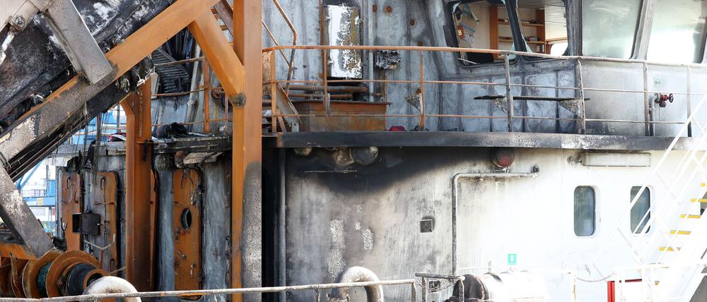 Das Feuer am Heck des Tankschiffes „Annika“ hat auch Teile des Schiffsaufbaus zerstört.