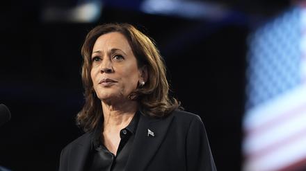 Die demokratische US-Präsidentschaftskandidatin Kamala Harris spricht während einer Wahlkampfveranstaltung (Symbolbild).