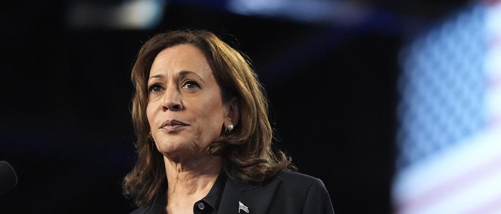 Die demokratische US-Präsidentschaftskandidatin Kamala Harris spricht während einer Wahlkampfveranstaltung (Symbolbild).