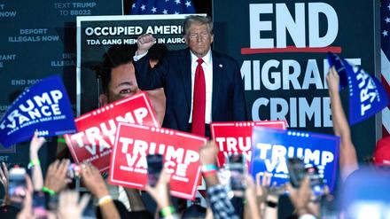 Präsidentschaftskandidat Donald Trump vor Anhängern in Aurora, Colorado.