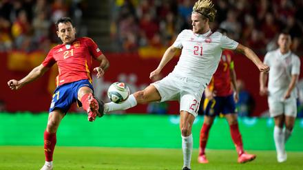 Spanien gewann knapp gegen Dänemark.