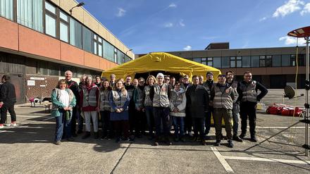 Ehrenamtliche beim Projekt ZEUS für zivilen Katastrophenschutz in Lichtenberg.