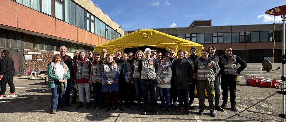 Ehrenamtliche beim Projekt ZEUS für zivilen Katastrophenschutz in Lichtenberg.