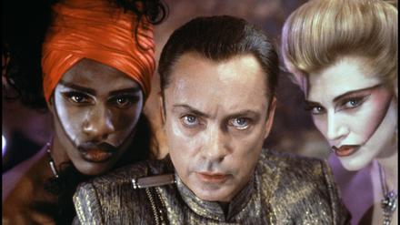 „Johnny Mnemonic“ mit Udo Kier von Robert Longo aus dem Jahr 1995.