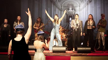 Empfohlen vom Bundesamt für Neuanfang. Die Musiktheatershow „The Great Reset“ verbreitet Optimismus.
