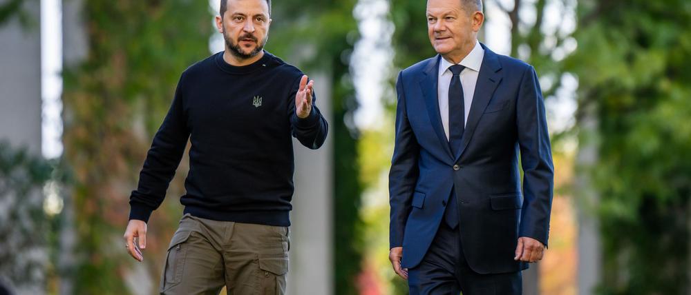 Auf seiner Europatour hat der ukrainische Präsident Wolodymyr Selenskyj auch bei Kanzler Olaf Scholz in Berlin Halt gemacht, um für neue Militärhilfe zu werben.