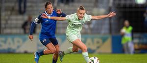Turbine Potsdam (li. Noa Selimhodzic, gegen Essens Paula Flach) verlor auch das sechste Saisonspiel. 