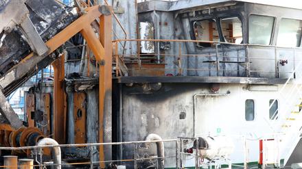 Das Feuer am Heck des Tankschiffes „Annika“ hat auch Teile des Schiffsaufbaus zerstört.