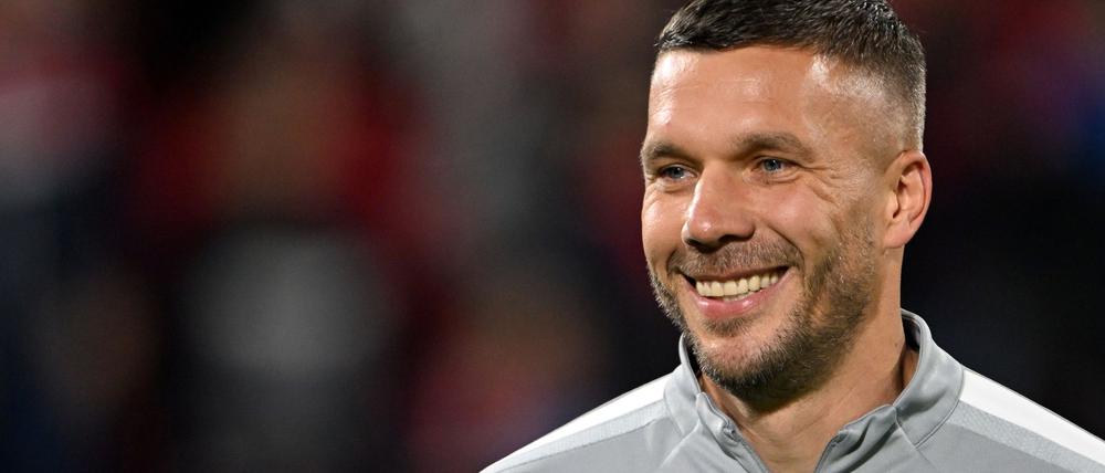 Mitgefühl für den verletzten Fan: Lukas Podolski.
