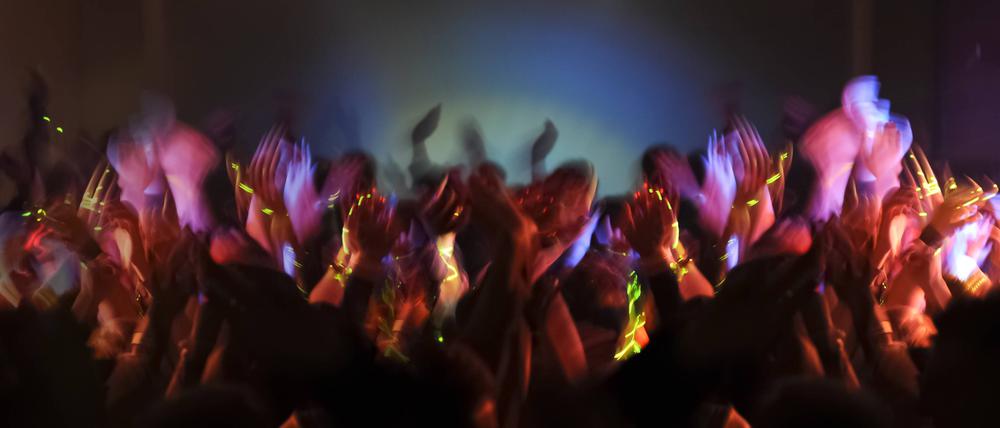 Erneut sollen Feiernde rechtsextreme Parolen zu Gigi D’Agostinos Partyhit „L’amour toujours“ gesungen haben (Symbolbild).