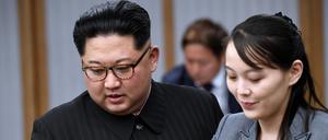 Kim Jong Un, Machthaber von Nordkorea, und dessen Schwester Kim Yo Jong  (Archivbild)