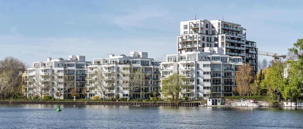 Immobilien am Strahlauer Spreeufer , Berlin Immobilien am Strahlauer Spreeufer , Berlin *** Real Estate at Strahlauer Spreeufer , Berlin Real Estate at Strahlauer Spreeufer , Berlin