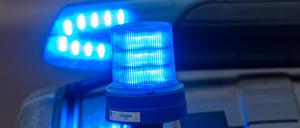 Bei einem Unfall auf der A100 sind zwei Menschen schwer verletzt worden. (Symbolbild)