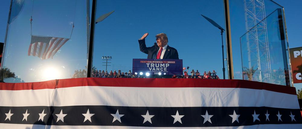 Es ist unklar, was ein bewaffneter Mann bei einer Trump-Kundgebung im Schilde führte. 