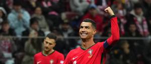 Freut sich. Cristiano Ronaldo hat nun auch seine eigene Uhr.
