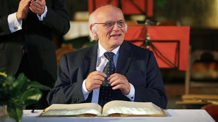 Klaus Büstrin, Musikwissenschaftler und langjähriger Kultur-Chef der PNN, wurde mit einem Eintrag in das Goldene Buch geehrt. 