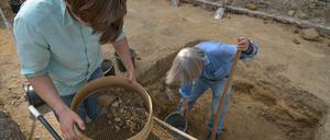 Bei Grabungen an der Berliner Harnackstraße hinter dem alten KWI-A sind Archäologinnen und Archäologen 2016 erneut fündig geworden. 