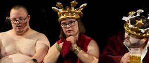 Das inklusive RambaZamba Theater wird für ein Dragmusical-Projekt vom Hauptstadtkulturfonds gefördert. Hier „Sein oder Nichtsein“ von Klaus Pohl, uraufgeführt im September 2024.