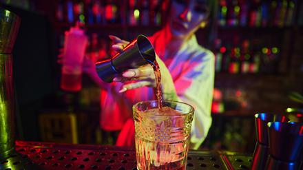 Bartender haben heute großen Einfluss darauf, was die Gäste trinken. Als Experten leiten sie durch den unwegsamen Dschungel von Marken und Produkten.