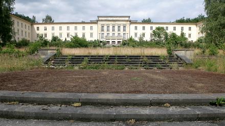 Blick auf ein Gebäude der ehemaligen Jugendhochschule der Freien Deutschen Jugend (FDJ) – der Jugendorganisation der DDR – am Bogensee unweit der brandenburgischen Ortschaft Lanke nördlich Berlins.