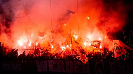 Gegen Pyrotechnik sind Vereine wie Verbände in der Regel machtlos.