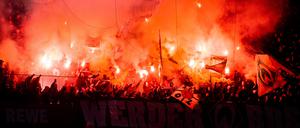Gegen Pyrotechnik sind Vereine wie Verbände in der Regel machtlos.