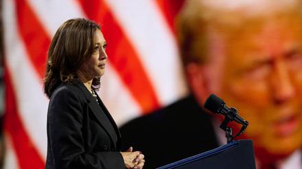 TOPSHOT - US Vice President and Democratic presidential candidate Kamala Harris speaks at a campaign event at the Erie Insurance Arena in Erie, Pennsylvania, on October 14, 2024. (Photo by DUSTIN FRANZ / AFP)