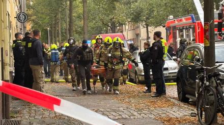 Ein Mann ist nach einem Wohnungsbrand in Rummelsburg gestorben. Die Ermittlungen dauern an. 