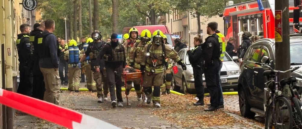 Ein Mann ist nach einem Wohnungsbrand in Rummelsburg gestorben. Die Ermittlungen dauern an. 